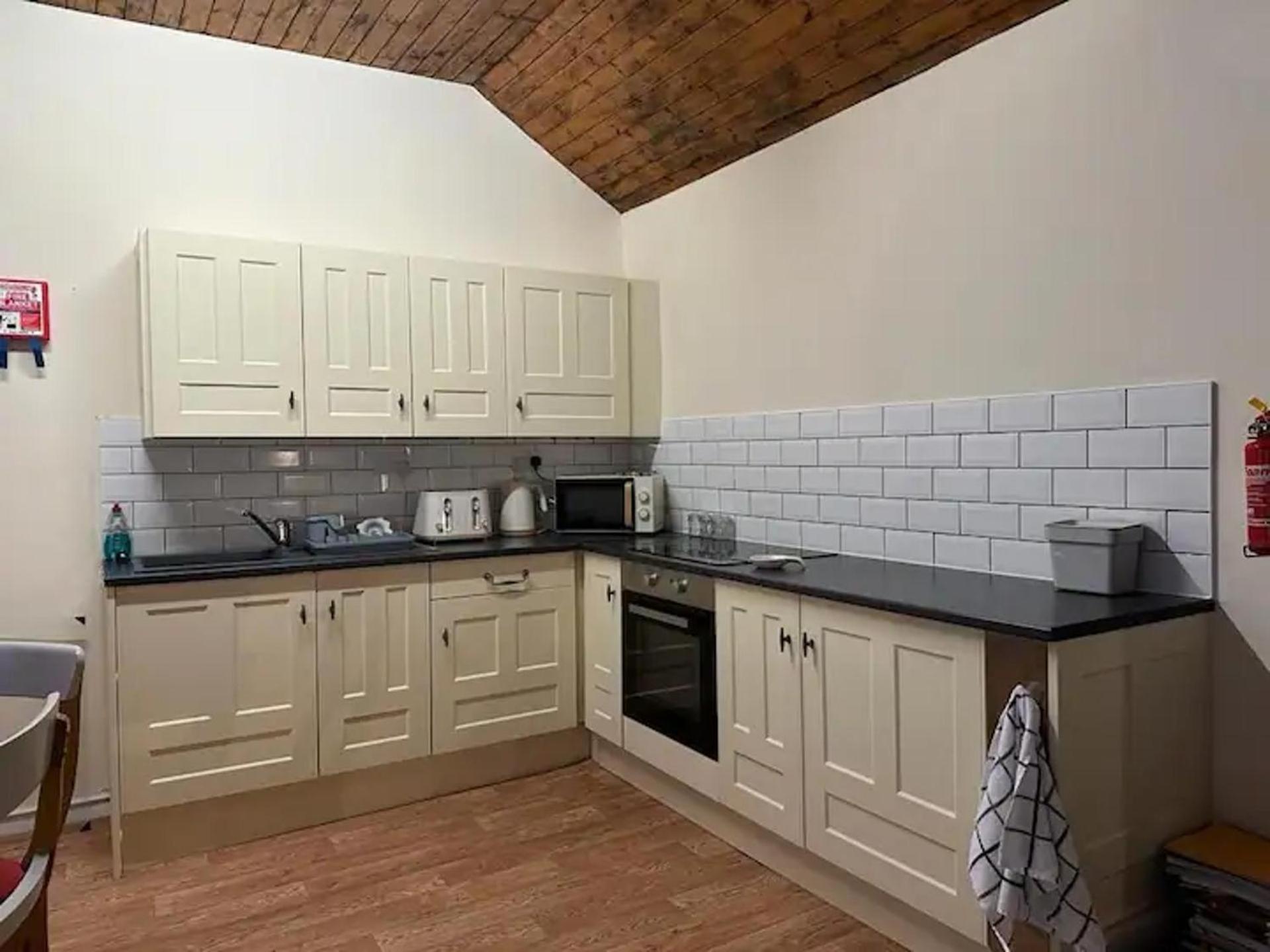 2 Bed-Sleeps 4-Sea View-Pet Friendly-Parking Leilighet Llanelli Eksteriør bilde
