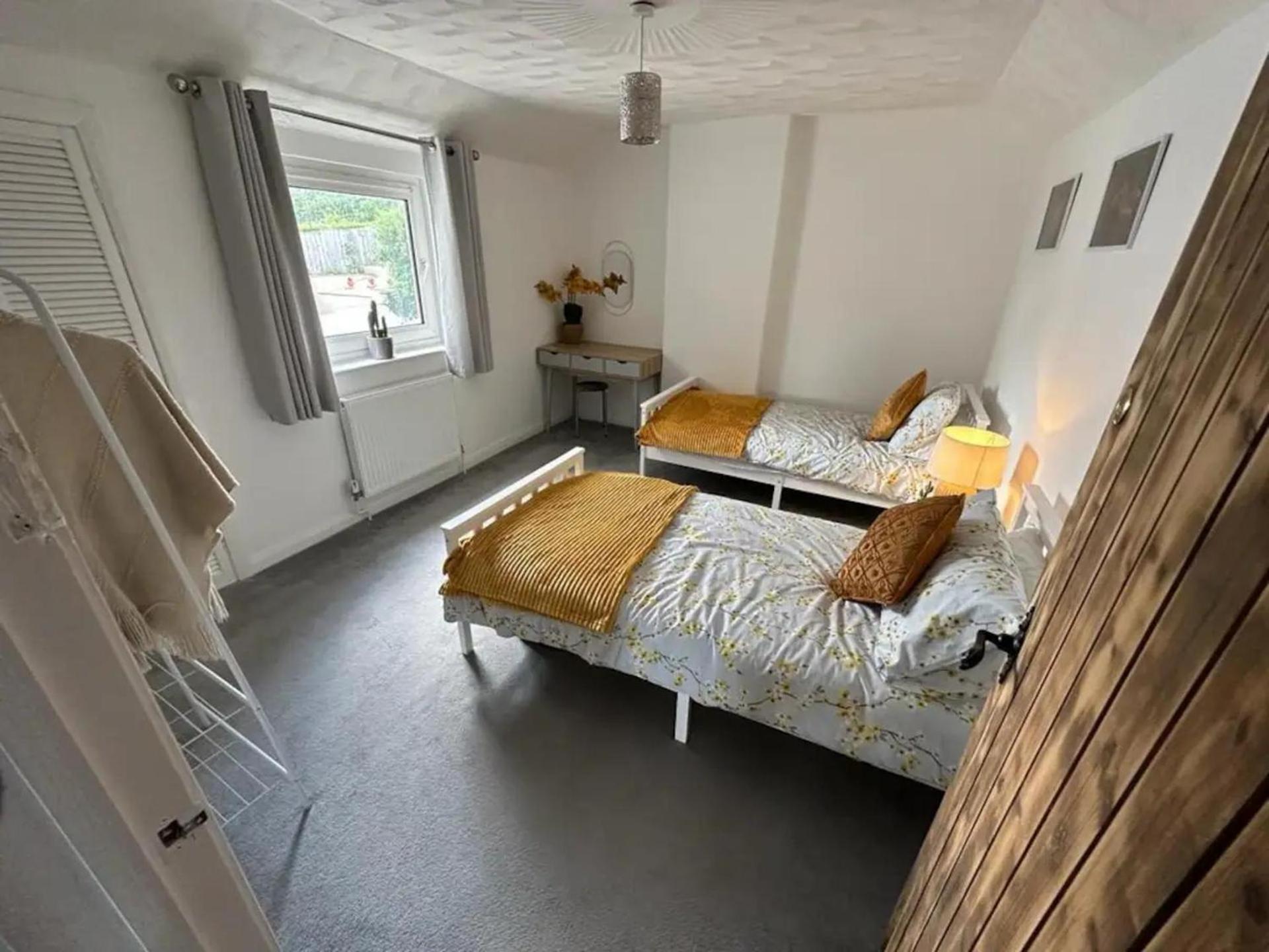 2 Bed-Sleeps 4-Sea View-Pet Friendly-Parking Leilighet Llanelli Eksteriør bilde