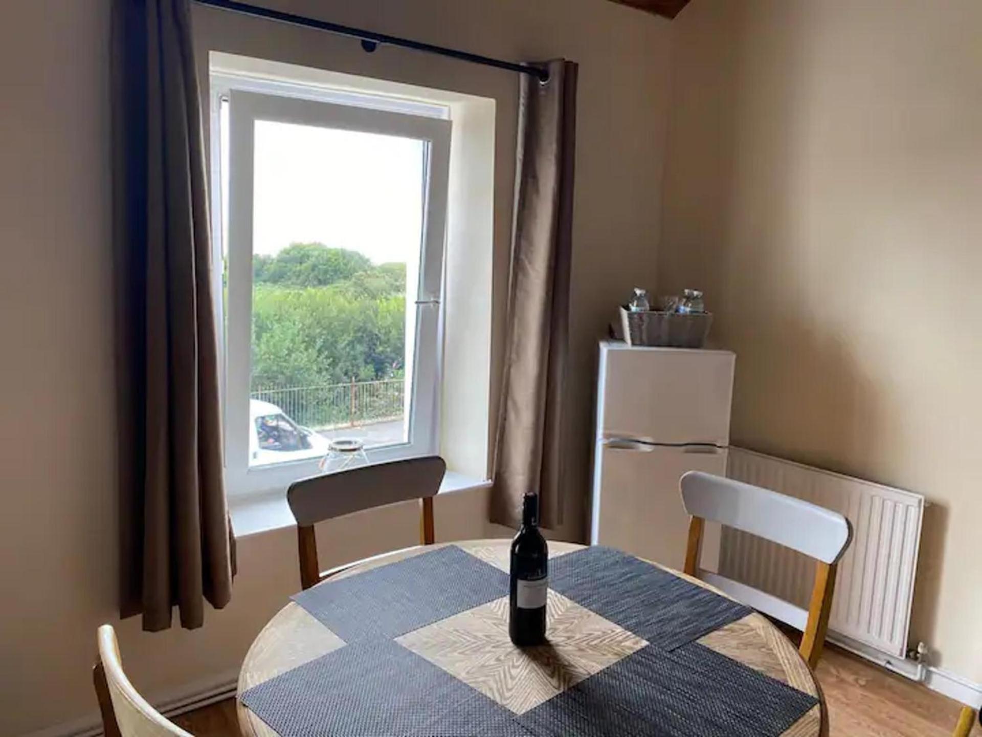 2 Bed-Sleeps 4-Sea View-Pet Friendly-Parking Leilighet Llanelli Eksteriør bilde
