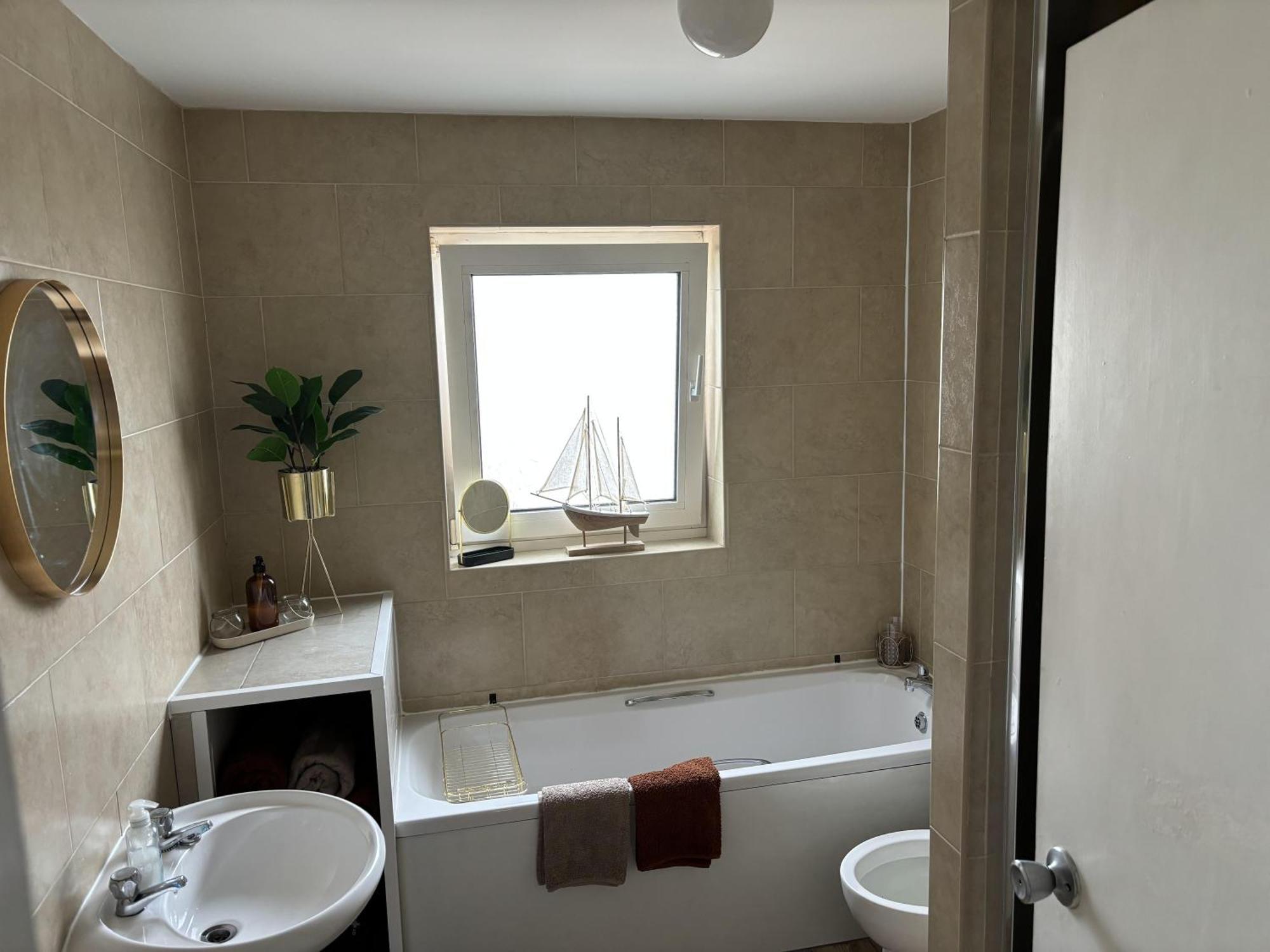 2 Bed-Sleeps 4-Sea View-Pet Friendly-Parking Leilighet Llanelli Eksteriør bilde